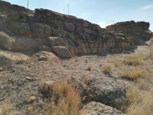 Els Castellassos: vista exterior del lienzo oeste de la fortificación andalusí (foto Juan Rovira)