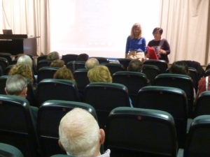 Presentación de la conferencia «La fotografía: el mundo en imágenes» (foto Ana Enjuanes)