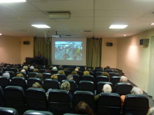 Un momento de la conferencia «La fotografía: el mundo en imágenes» (foto Ana Enjuanes)